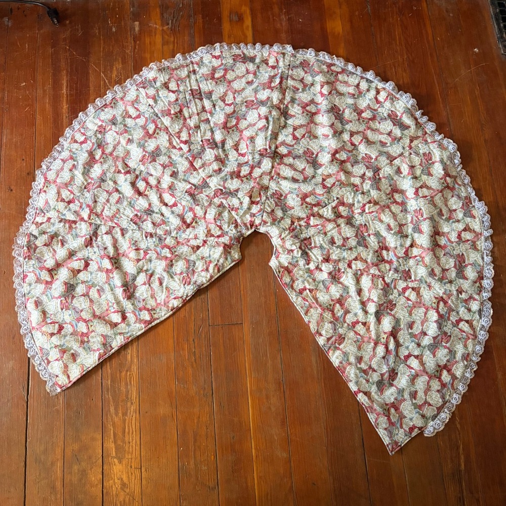Vintage Santa Claus Christmas Tree Skirt 42 Inch Lace Gold Trim Holiday Decor